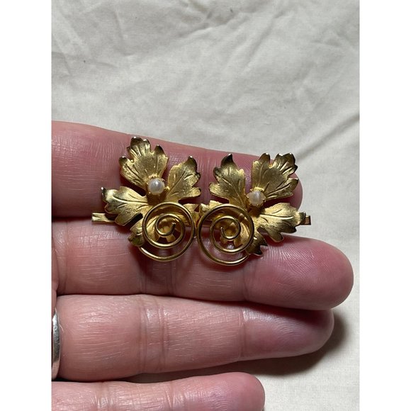 Vintage Brushed Gold Spiral Design Double Leaf Faux Pearl Brooch - Picture 2 of 11